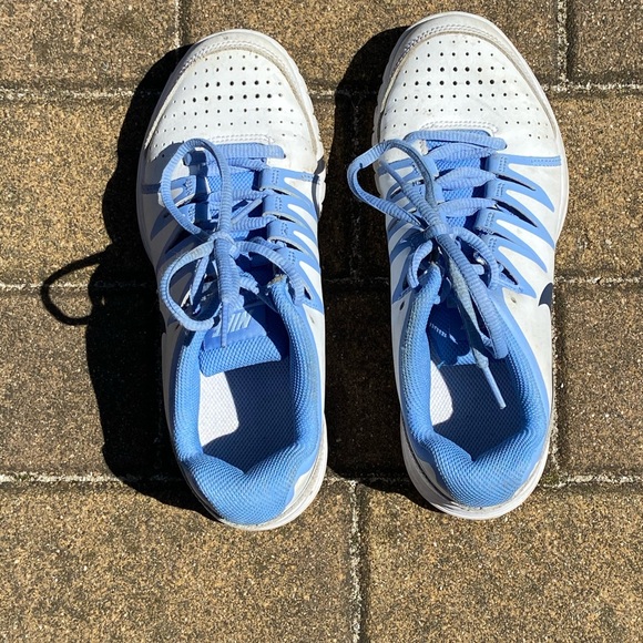 NIKE TENNIS/EVERYDAY SNEAKERS 👟💙 - Picture 2 of 5